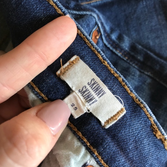 Madewell 25 Distressed Jeans - Picture 5 of 8